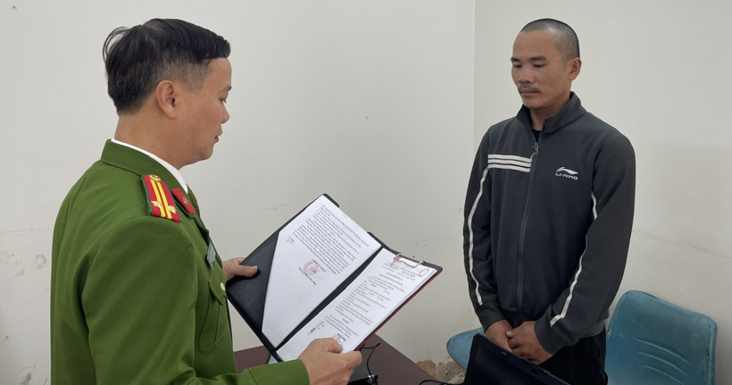 Cơ quan CSĐT ra quyết định khởi tố đối với Đậu Đình Tiến. (Ảnh: Công an Quảng Ninh)