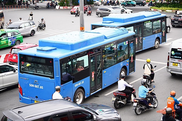 Năm nay, người dân TP.HCM được đi xe buýt miễn phí vào thứ 6. (Ảnh: Tuổi trẻ)