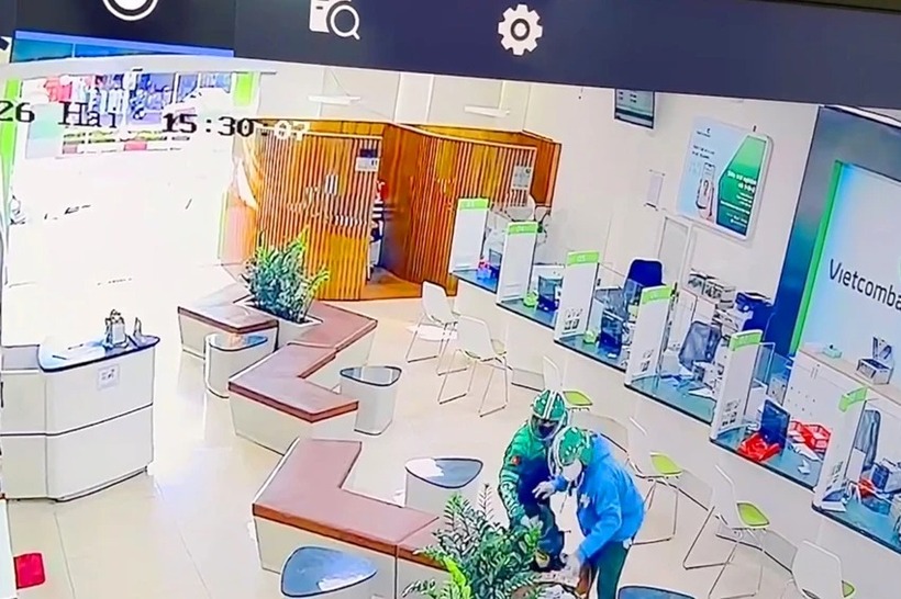 Hai nghi can thực hiện vụ cướp ngân hàng chiều 19/1 ở Gia Lai. Ảnh: Pháp luật TP.HCM