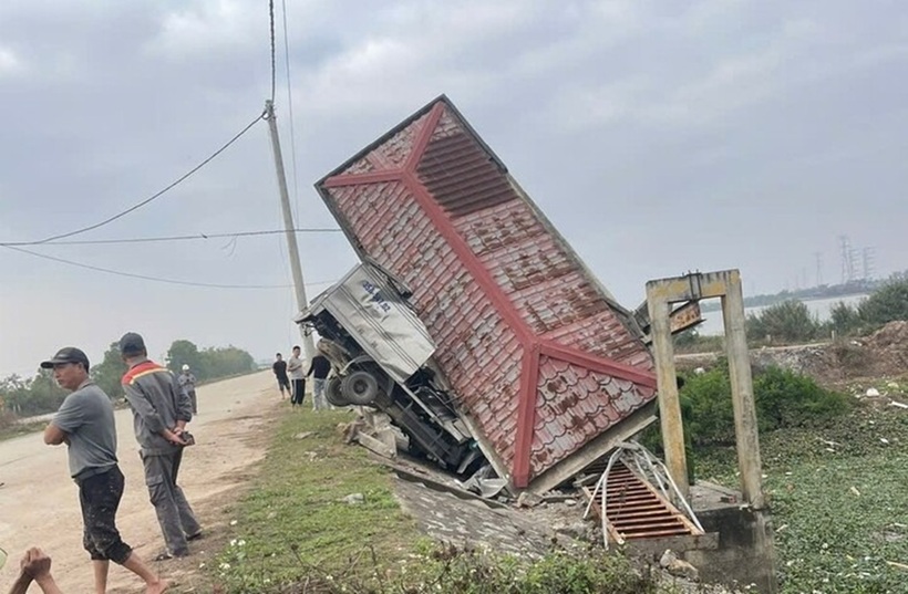 Vụ tai nạn khiến thầy giáo dạy lái xe tử vong, học viên bị thương. Ảnh: VTC News