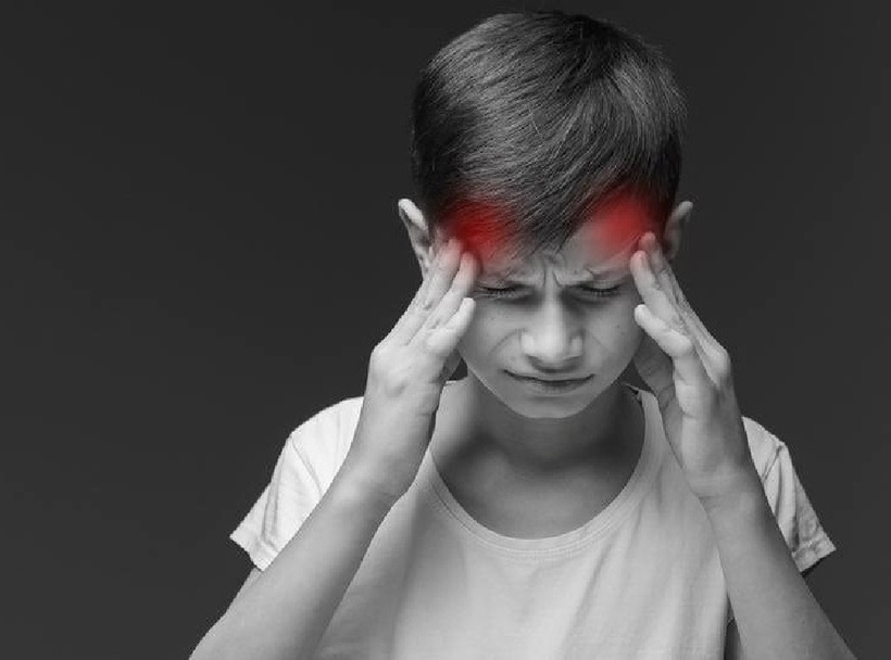 Bé trai 10 tuổi suýt liệt nửa người do nhồi máu não.