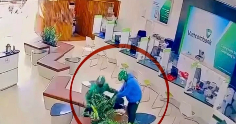 Hình ảnh 2 tên cướp ngân hàng ở Gia lai.