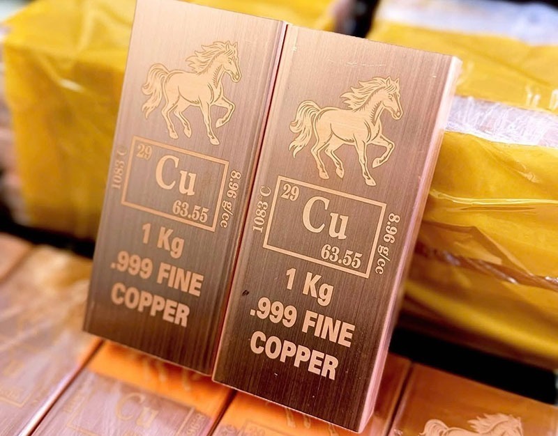 Đồng thỏi được khắc chữ, in hình bán giá gấp đôi so với đồng phế liệu. Ảnh: Công an Nhân dân