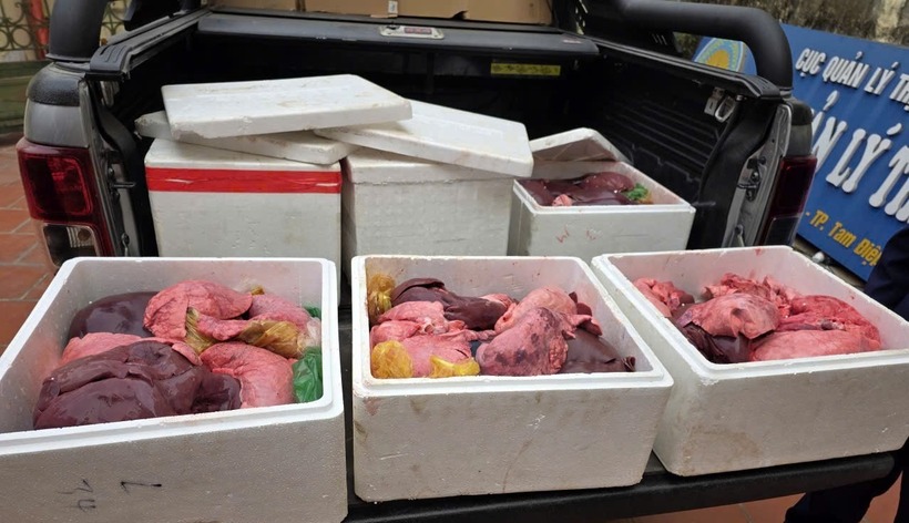 Tang vật nội tạng lợn Trạm Cảnh sát giao thông Tam Điệp phát hiện khi kiểm tra phương tiện. Ảnh: Cổng thông tin điện tử Công an tỉnh Ninh Bình