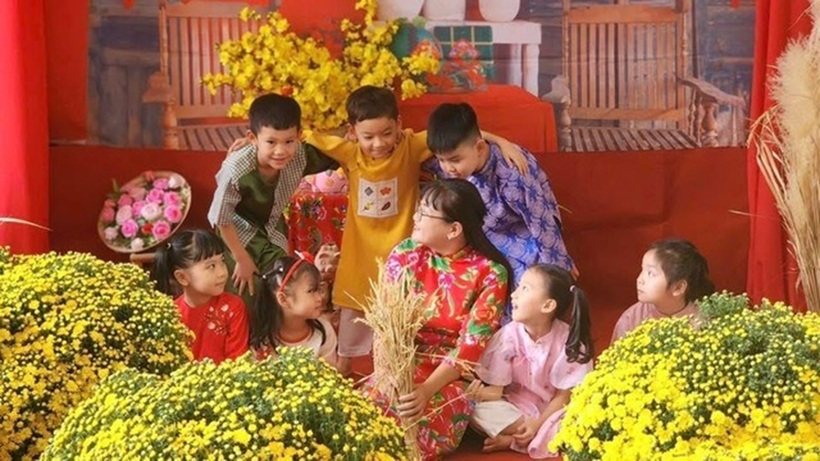 Giáo viên ở TP.HCM bắt đầu nhận quà Tết Bình Ngọ 2 triệu đồng. Ảnh minh họa