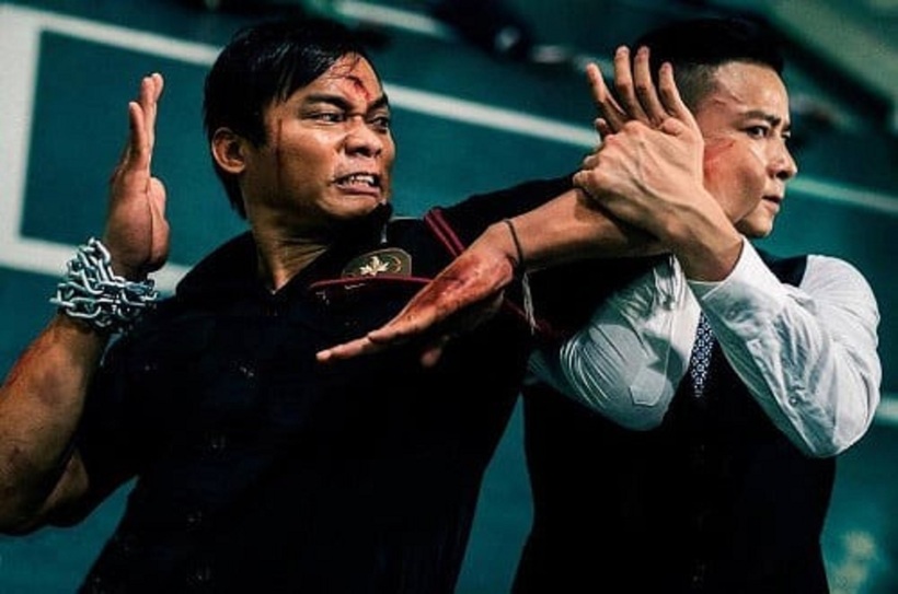 Nam diễn viên Tony Jaa (trái).