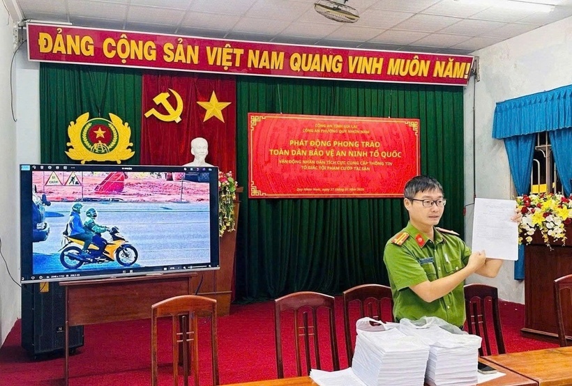 Công an thông tin về đặc điểm nhận dạng nghi phạm. (Ảnh: Dân trí)