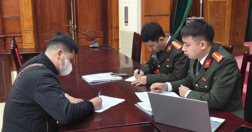 L.M.V tại cơ quan công an. (Ảnh: Công an Hà Nội)