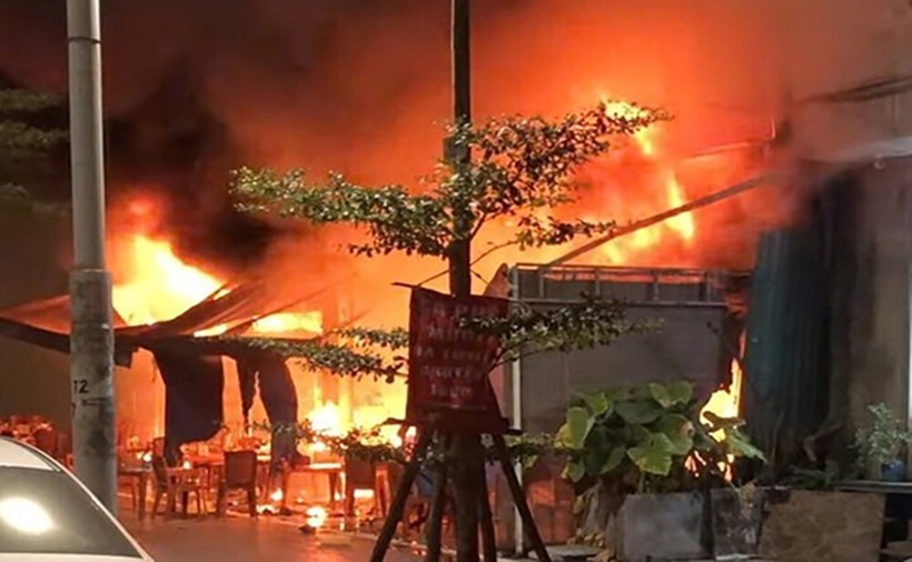 Hiện trường cháy quán bia lúc rạng sáng ở Hà Nội. (Ảnh: VTC News)