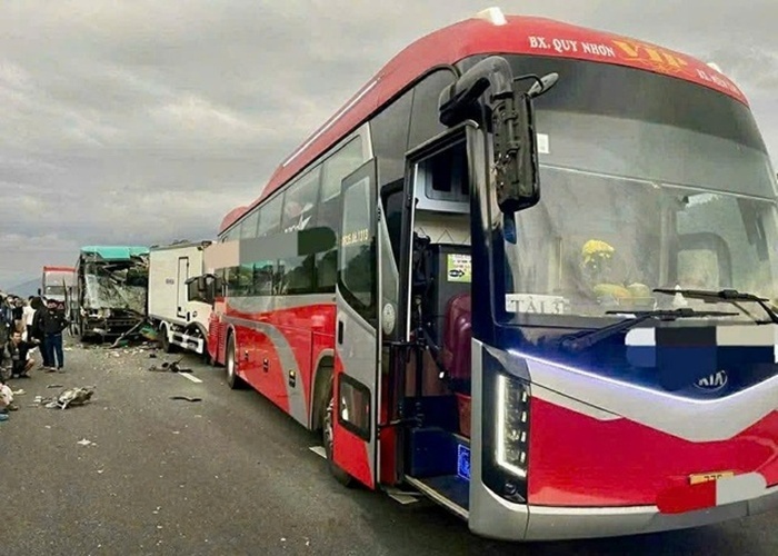 Hiện trường vụ tai nạn. Ảnh: Báo Thanh niên.