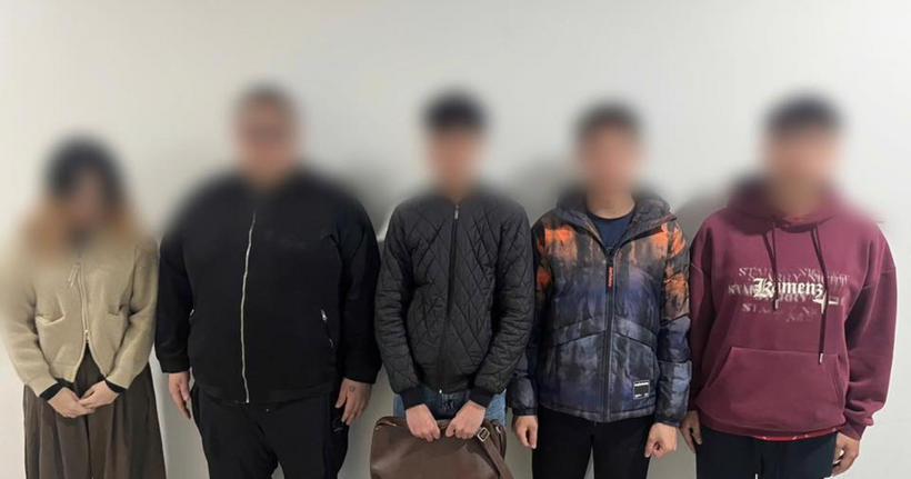 Các đối tượng tại cơ quan công an. (Ảnh: Công an Tuyên Quang)