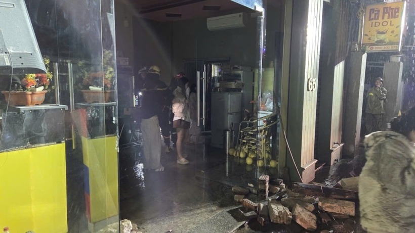 Tầng 1 ngôi nhà quán cafe ca nhạc. (Ảnh: PC07)