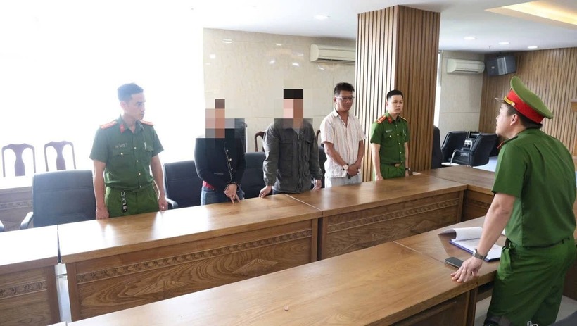 Công an Đà Nẵng triệt phá đường dây sản xuất, buôn bán sơn, bột trét tường JOTUN giả quy mô lớn, thu giữ hơn 5 tấn hàng giả và khởi tố các đối tượng liên quan. Ảnh: Người Lao Động.