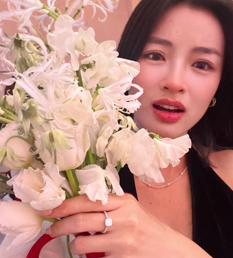 Dustin Tiêu cầu hôn Lan Thy. Ảnh:&nbsp;FBNV.