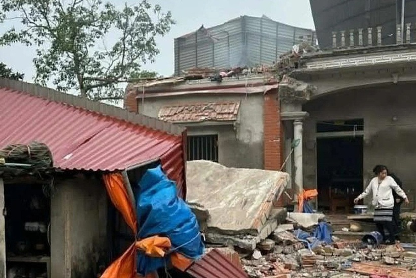 Hiện trường vụ nổ. Ảnh: Dân Trí, VnExpress