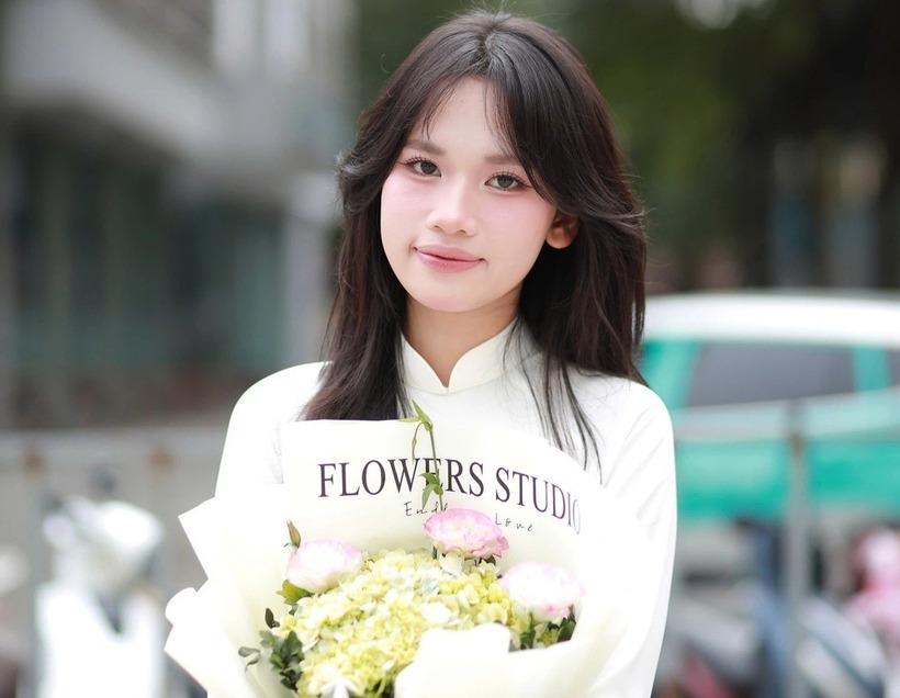 Võ Thùy Trang 2 năm liền giải nhất kỳ thi chọn học sinh giỏi quốc gia và năm nay đoạt thủ khoa toàn quốc. Ảnh: Dân trí