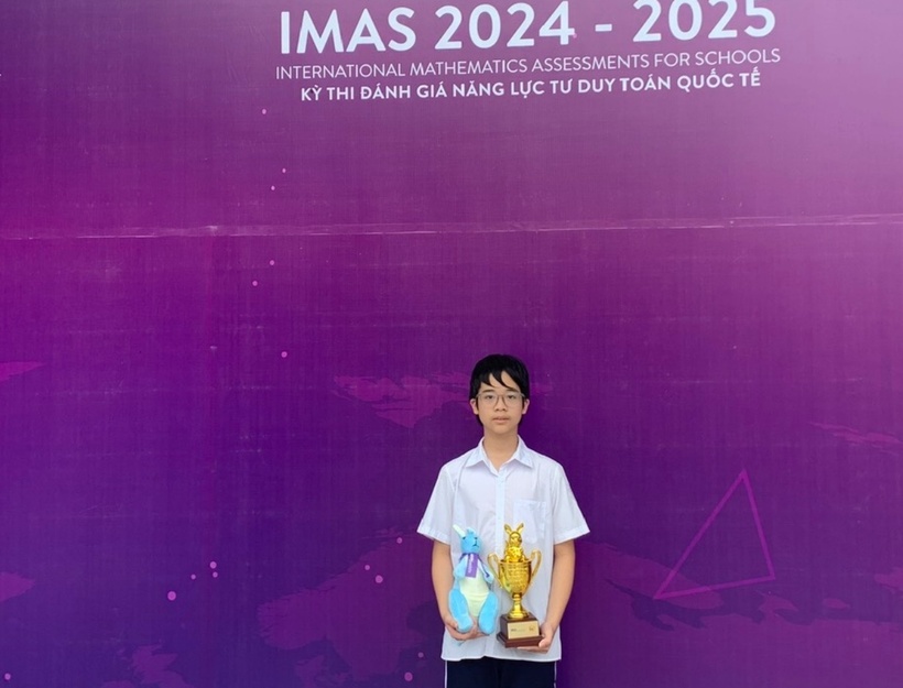 Chỉ mới học lớp 8 nam sinh đã có trong người một gia tài các giải thưởng "khủng"