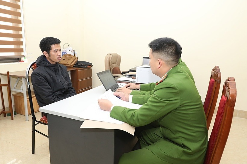 Đối tượng Trần Ngọc Hoàng tại cơ quan công an. Ảnh: Cổng thông tin điện tử Công an tỉnh Sơn La