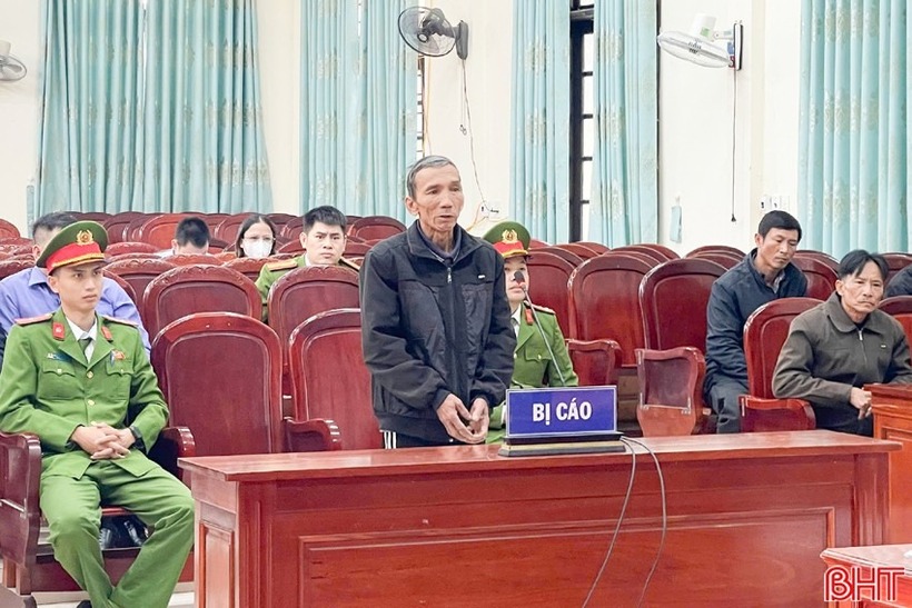 Bị cáo Phạm Hữu Tình tại phiên tòa diễn ra sáng 10/2. (Ảnh: Báo Hà Tĩnh)