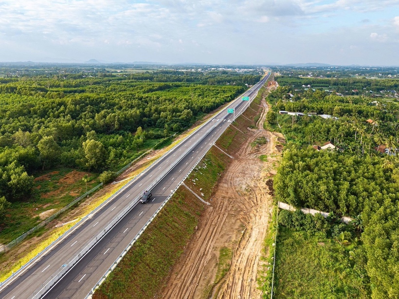 Cao tốc Quảng Ngãi - Hoài Nhơn có tổng chiều dài 88km, đi qua địa phận tỉnh Quảng Ngãi và tỉnh Gia Lai