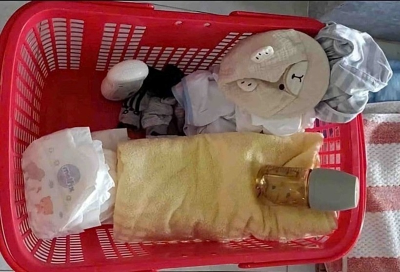 Sở Tư pháp tỉnh Lâm Đồng thông báo tìm thân nhân cho bé trai 2 tuổi bị bỏ rơi (Trong ảnh là vật dụng một vụ trẻ em bị bỏ rơi ở Lâm Đồng). (Ảnh: Cơ quan công an)