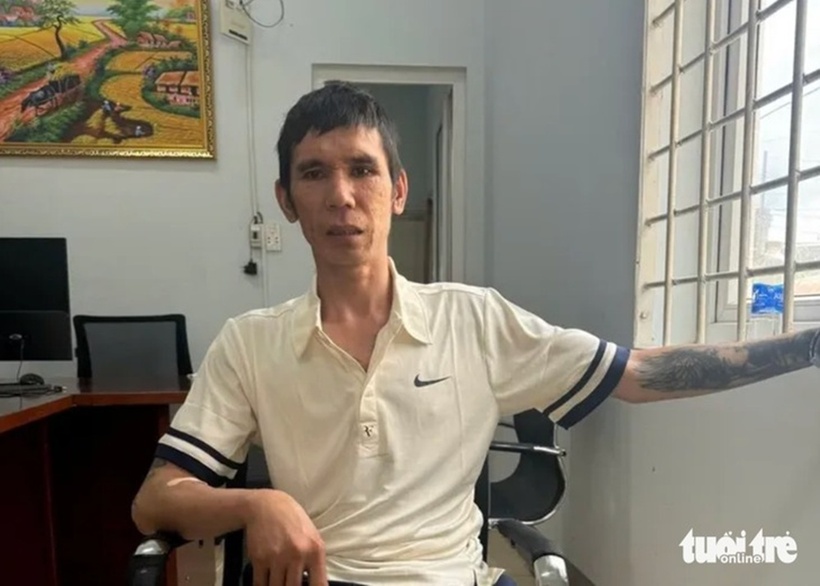 Nguyễn Nam Đại Thuận sau khi bị bắt giữ. Ảnh: Báo Tuổi trẻ.