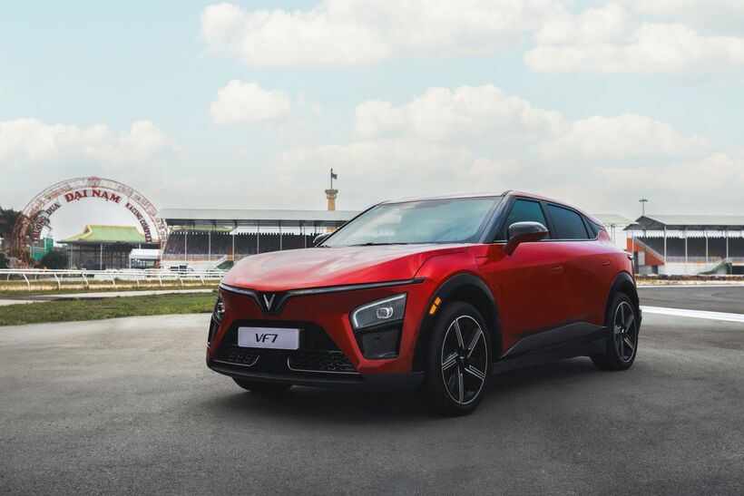 VinFast VF 7: “Mãnh thú” toàn năng cả về sức mạnh vận hành, trang bị an toàn và giá trị kinh tế - 2