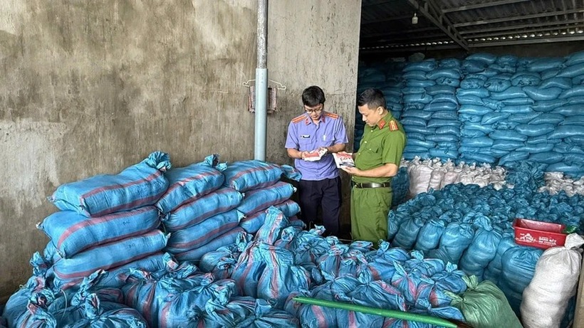 Số muối I-ốt giả được phát hiện tại công ty của bà Ơn. (Ảnh: Cơ quan công an)