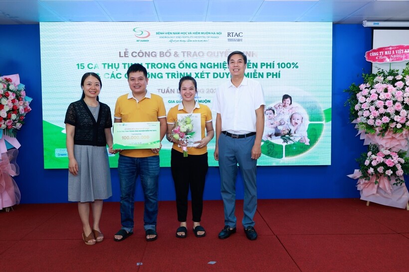 Anh Nho và chị Ngọ hạnh phúc khi là một trong 10 gia đình may mắn nhận được gói hỗ trợ miễn phí 100% chi phí thực hiện IVF năm 2024
