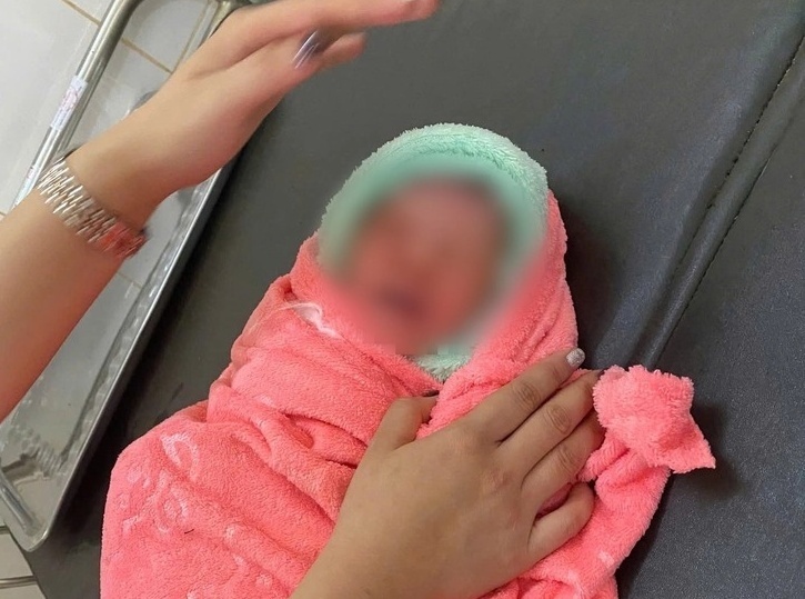 Phát hiện bé sơ sinh bị bỏ rơi tại rẫy sầu riêng ở Đắk Lắk - 1