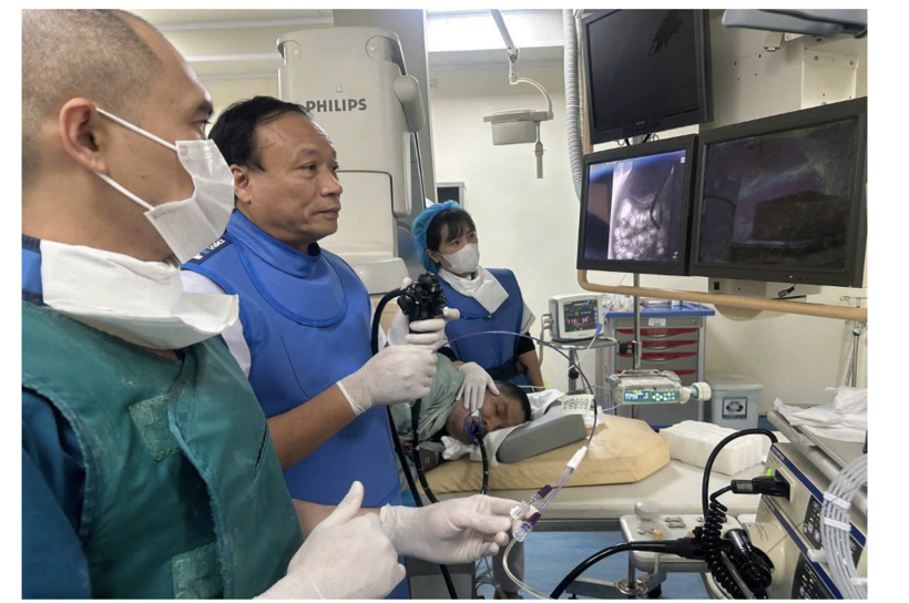Kíp can thiệp đang thực hiện kỹ thuật ERCP