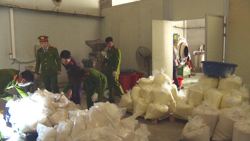 Cơ quan Công an khám xét tại Công ty cổ phần dược BMP. (Ảnh: Bộ Công an)