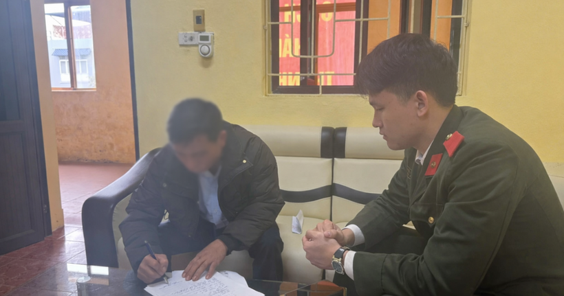 Công an xã Tiên Yên triệu tập làm việc trường hợp sử dụng mạng xã hội phát trực tiếp nói xấu cán bộ. (Ảnh: Công an Quảng Ninh)