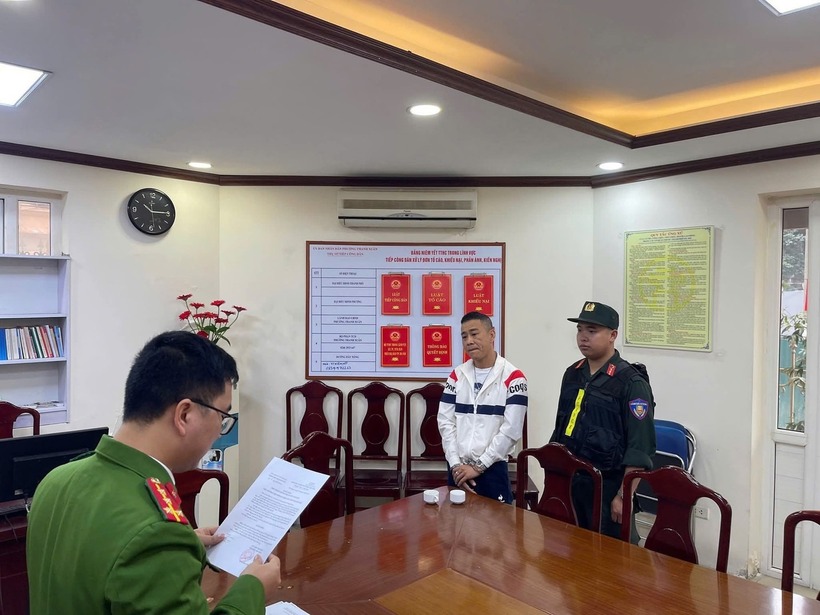 Cơ quan Cảnh sát điều tra thi hành Lệnh bắt bị can để tạm giam đối với Lê Anh Tuấn. Ảnh: Công an tỉnh Thái Nguyên