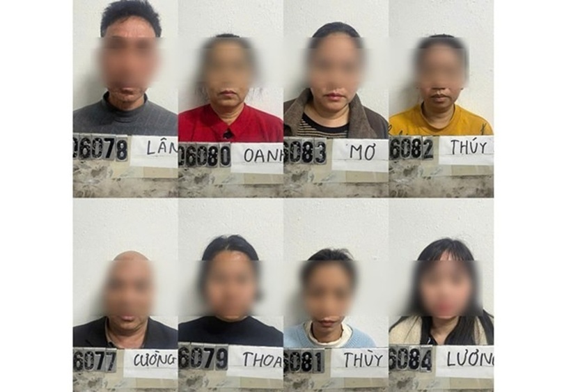 Tám đối tượng bị tạm giữ. Ảnh: Công an Quảng Ninh