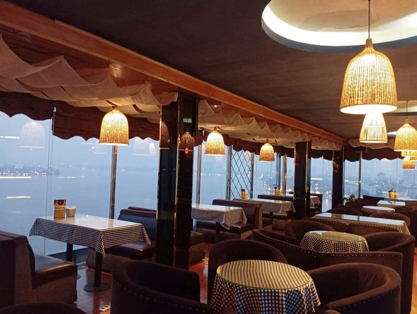 Mách bạn quán cafe bờ hồ view cực xịn ở Hà Nội - 2