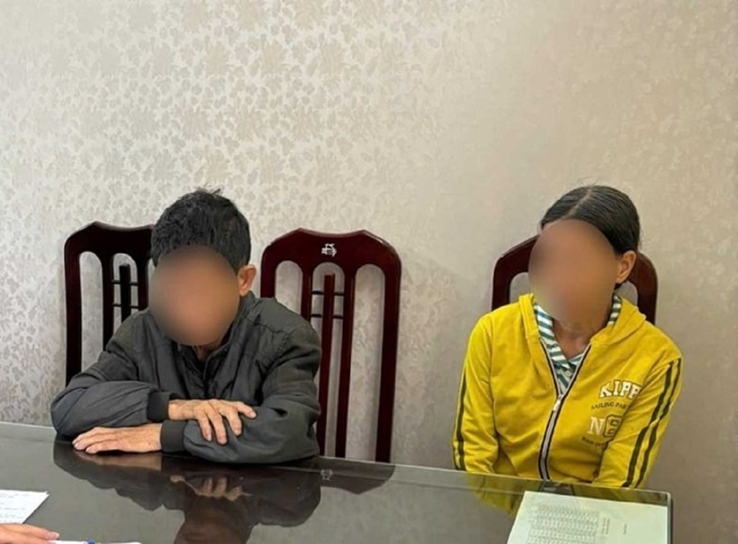 Ông T.T.T và bà N.T.H tại cơ quan công an.