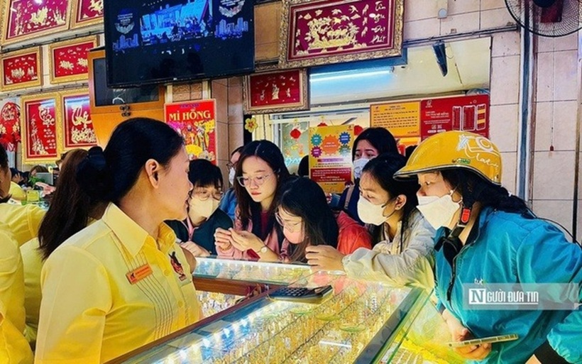 Chỉ thị nêu rõ, Ngân hàng Nhà nước cùng các Bộ, ngành khẩn trương báo cáo về việc nghiên cứu, đánh giá, xem xét đề xuất thành lập sàn/sở giao dịch vàng quốc gia, không để chậm trễ hơn nữa.