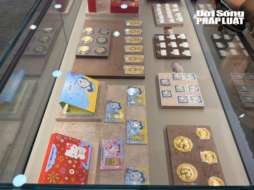 Các sản phẩm vàng nhẫn tròn trơn, vàng miếng in hình Thần Tài được nhiều khách hàng lựa chọn.