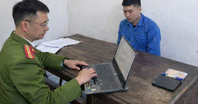 Hoàng Tuấn Dương tại Cơ quan Công an.