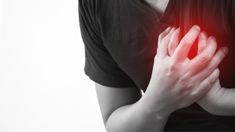 Nam sinh 18 tuổi nhập viện cấp cứu vì... quá phấn khích khi chở hoa khôi của lớp. Ảnh minh họa.