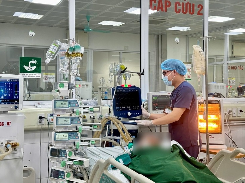 Bệnh nhân được điều trị tại Khoa cấp cứu. Ảnh: Báo Văn Hóa.