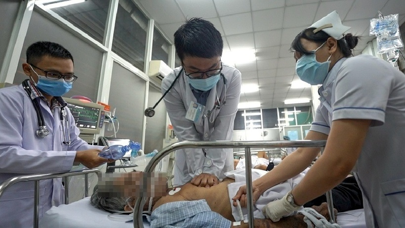 Hỗ trợ học phí và sinh hoạt phí để thu hút bác sĩ nội trú ở TP.HCM. Ảnh: Tạp chí Tri thức.