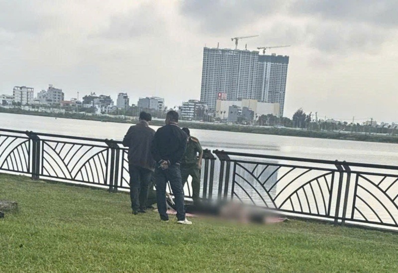 Đà Nẵng phát hiện thi thể nam giới trên sông Hàn. (Ảnh: VKSND KV2)