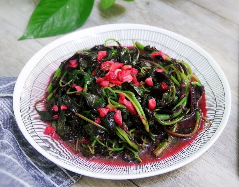 Các chuyên gia dinh dưỡng cho biết, canxi trong rau dền cao gấp 3 lần so với rau bina và vượt trội hơn cả sữa bò.