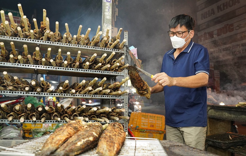 Theo VietNamNet, để cho ra một mẻ cá lóc thơm ngon, đạt chất lượng mất khoảng 30 đến 40 phút. Giá cá lóc nướng ngày vía Thần Tài không tăng so với ngày thường, dao động từ 180.000 - 220.000 đồng/con, tùy kích thước.