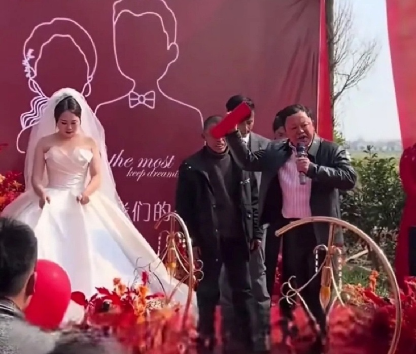 Trả lại hơn 700 triệu tiền sính lễ, người cha khiến nhiều người bất ngờ khi tiết lộ lý do thật sự. Ảnh: QQ.