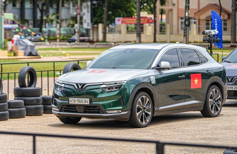 Chỉ còn vài ngày chớp cơ hội “mua 4 bánh trúng 2 bánh” khi chốt VinFast VF 8 - 1