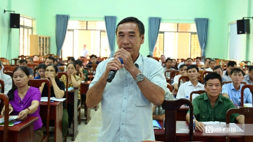 Ông Võ Công Minh, 68 tuổi ngụ ấp Đồng Tiến 4, xã Đồng Tâm phát biểu tại hội nghị.