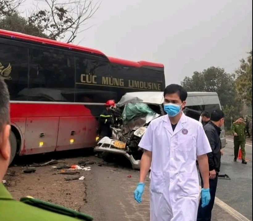 Hiện trường vụ tai nạn xe khách ở Lạng Sơn, 6 người thương vong. Ảnh: Người lao động